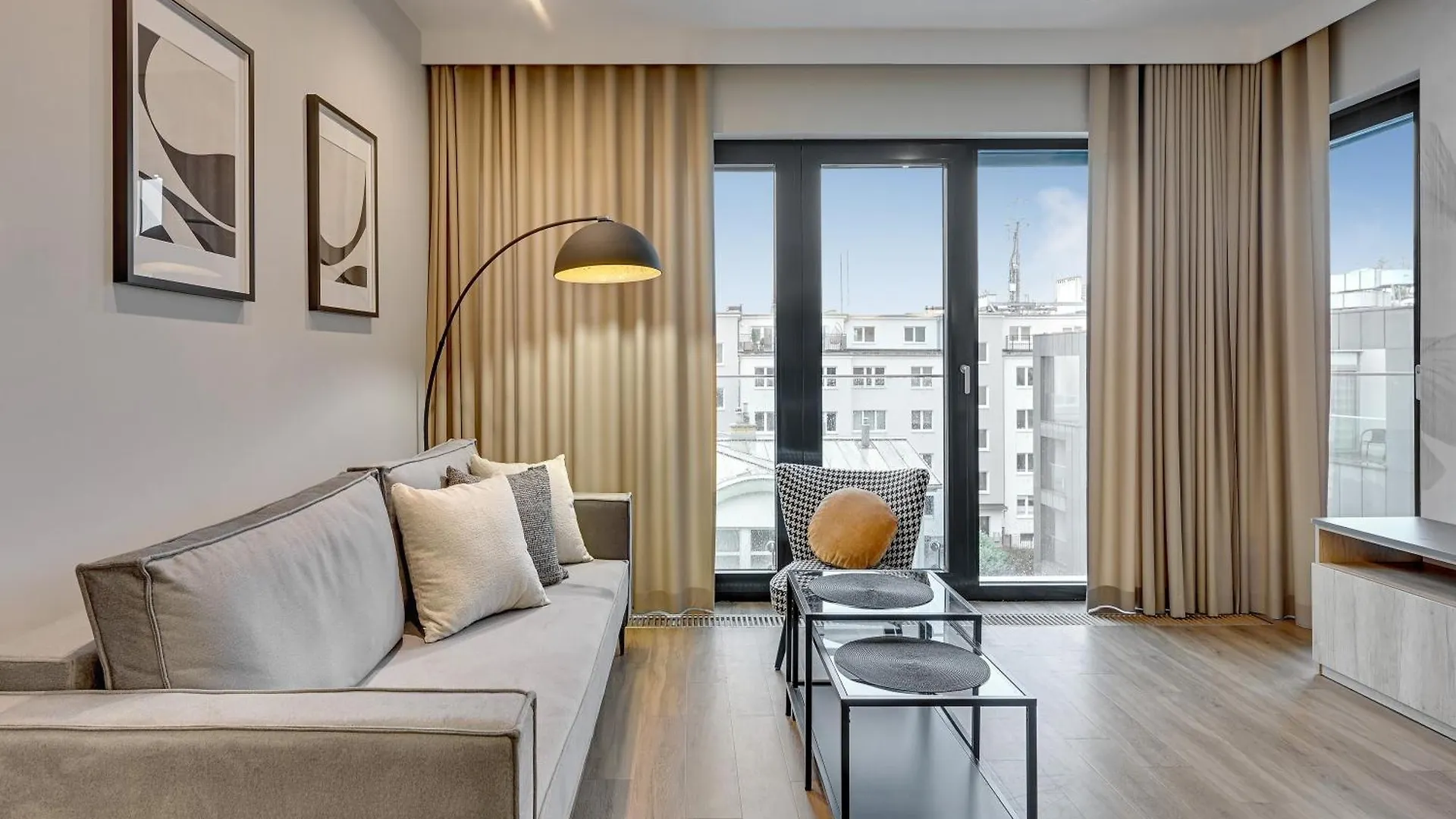 Montevideo Centrum 15 By Grand Apartments ソポト